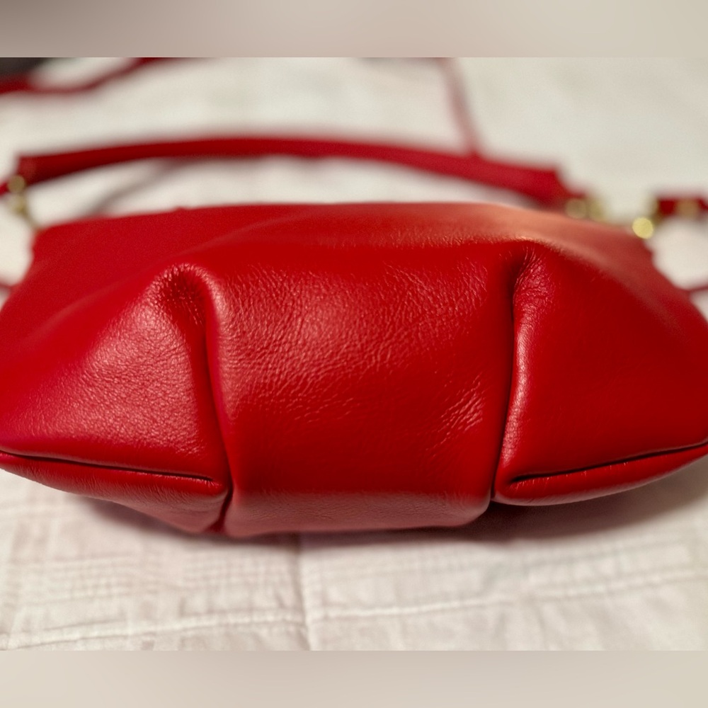 Clare V- Petit Moyen in Red - Picture 5 of 6